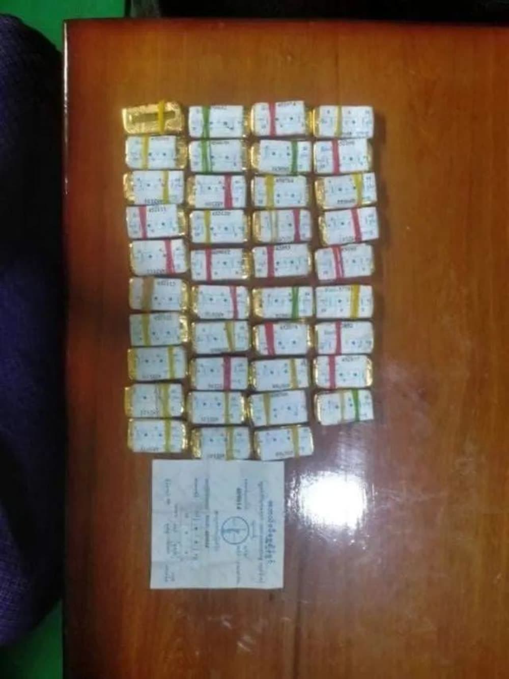 缅甸边境警方破获黄金走私案，查获390甲金条、2亿缅币现金